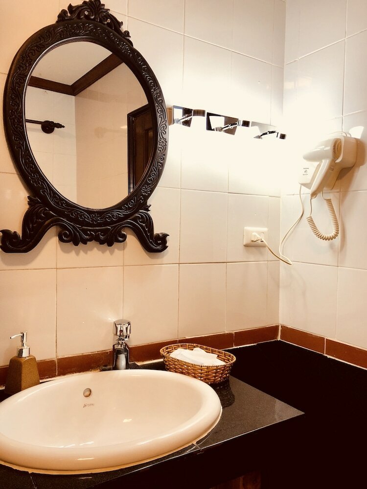 Фото Merry Riverside Hotel