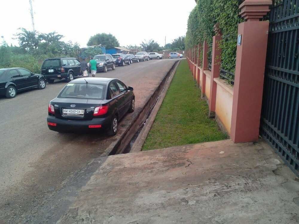 Фото Ponderosa Travel Lodge