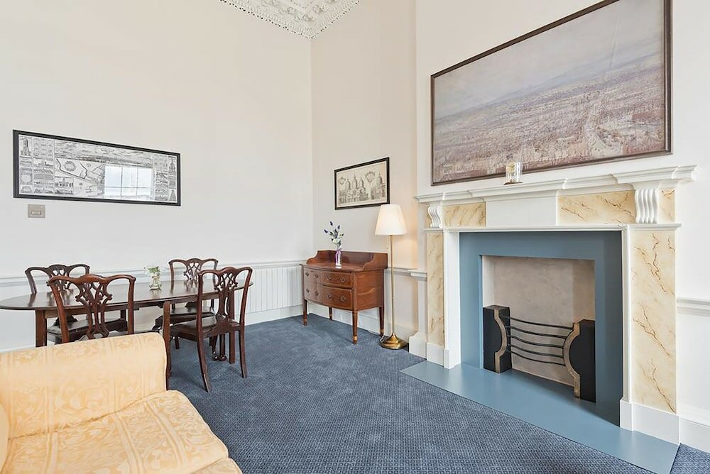 Фото Henrietta Suites City Centre