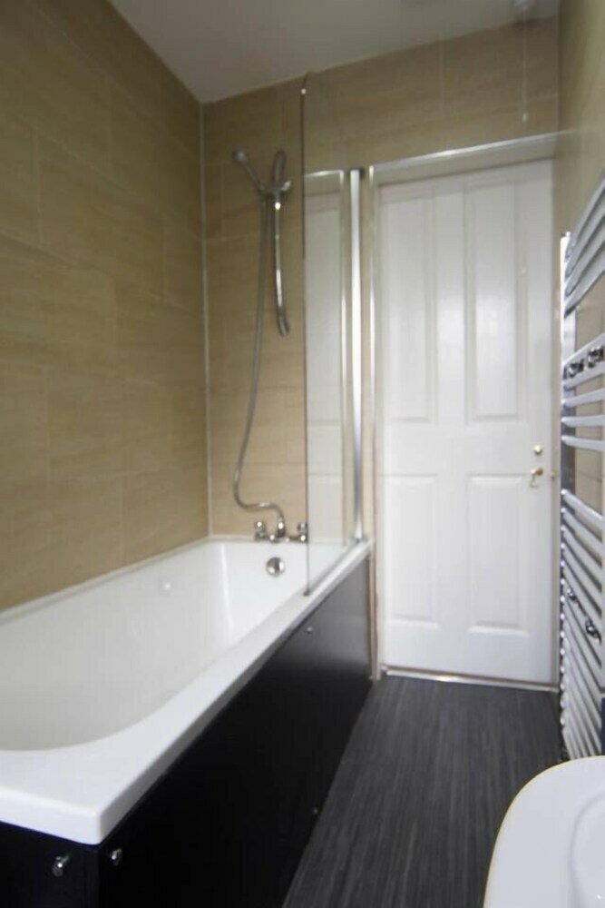 Фото Perfect Location - Stylish 2bd Rose St Apartment