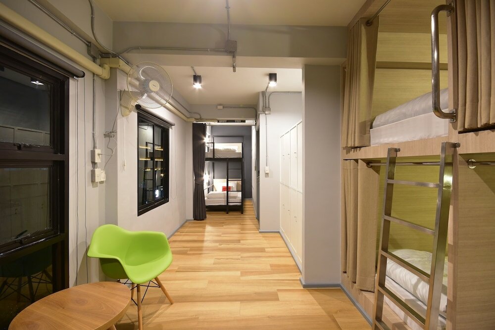 Фото The Chatbox Silom Hostel