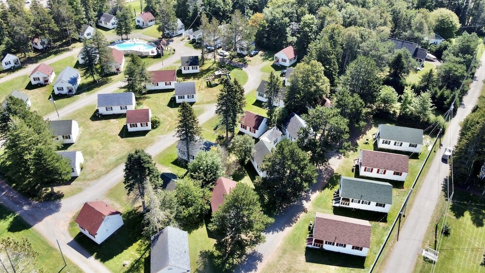 Фото Green Gables Bungalow Court
