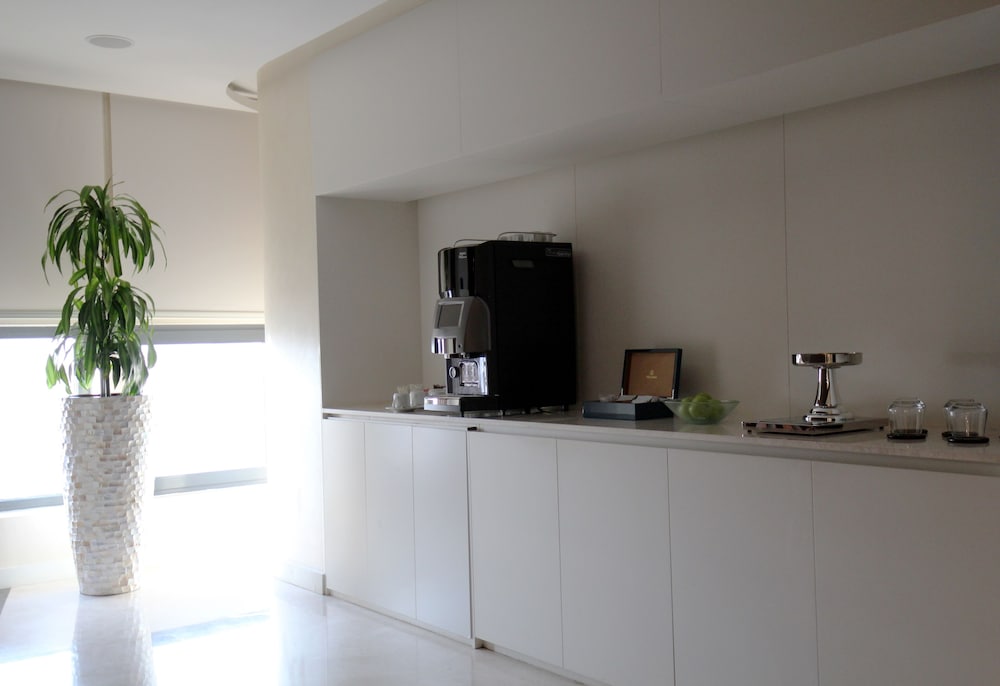 Фото The Hotel Galleria Jeddah, Curio Collection by Hilton