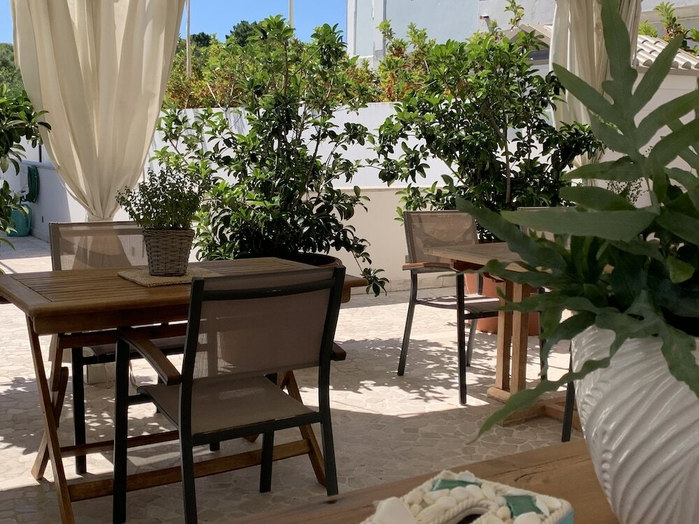 Фото White House Luxury Hospitality