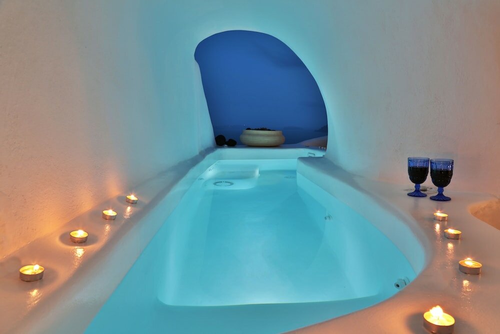 Фото White Cave House