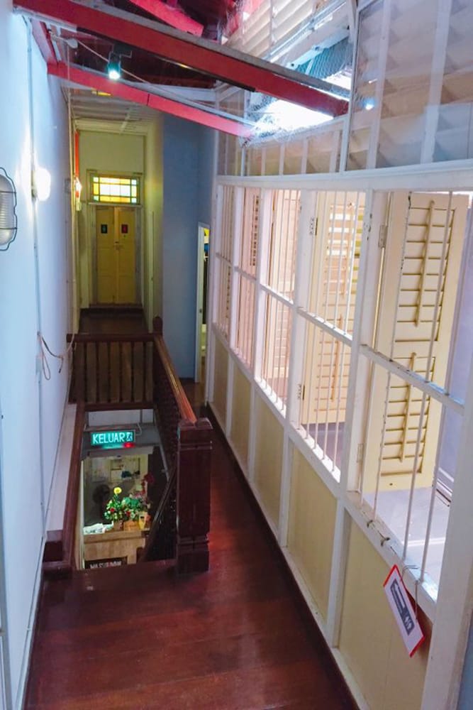 Фото Moustachz Hauze