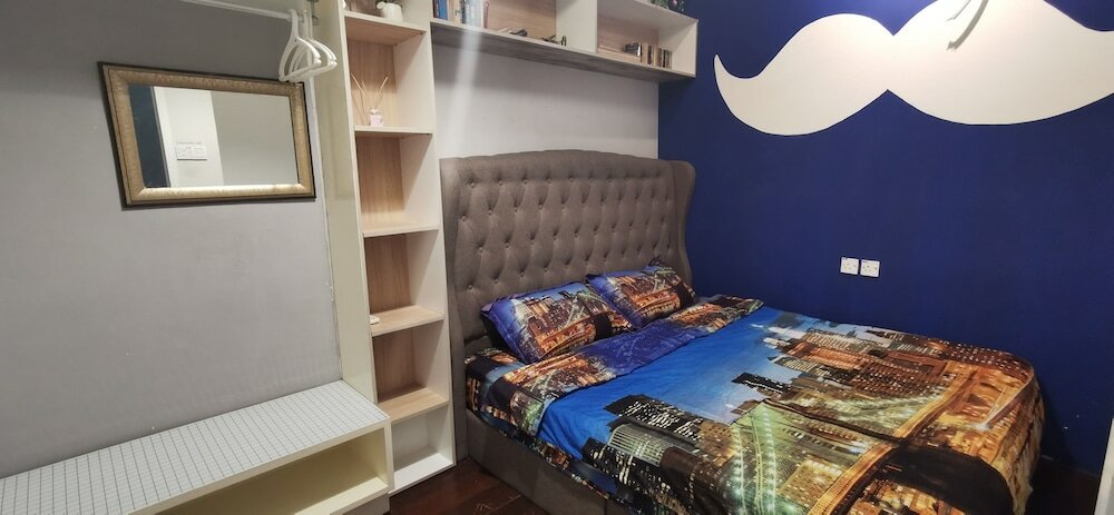 Фото Moustachz Hauze