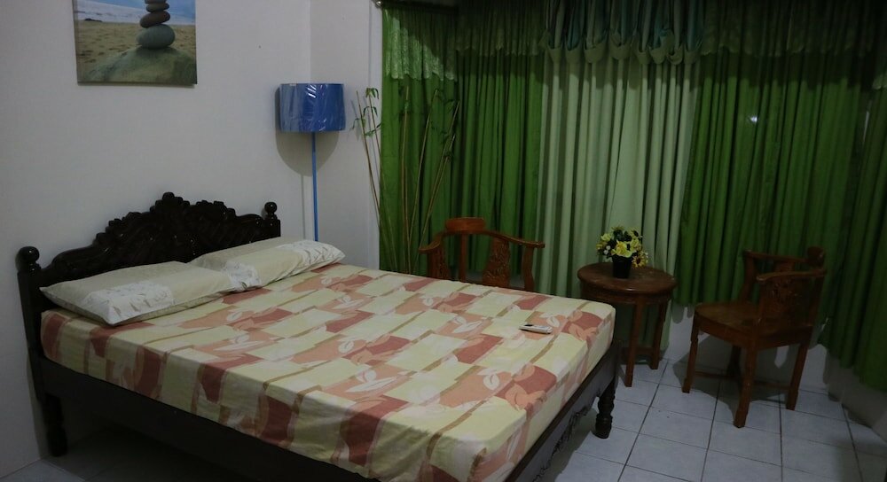 Фото Hundred Isles' Room Rentals and Transient House