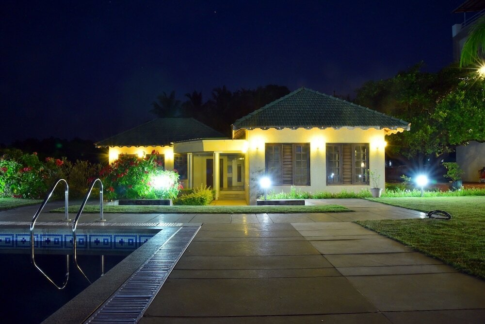 Фото Hotel Sadhana Executive