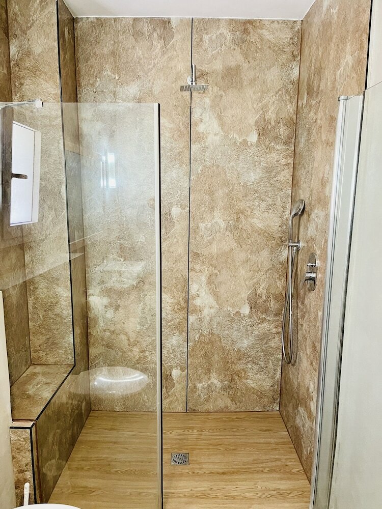 Фото Royal Lea Apartments