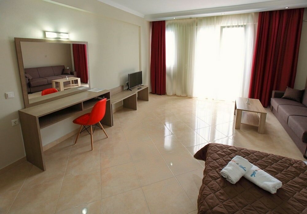 Фото Sun & Sea Luxury Hotel