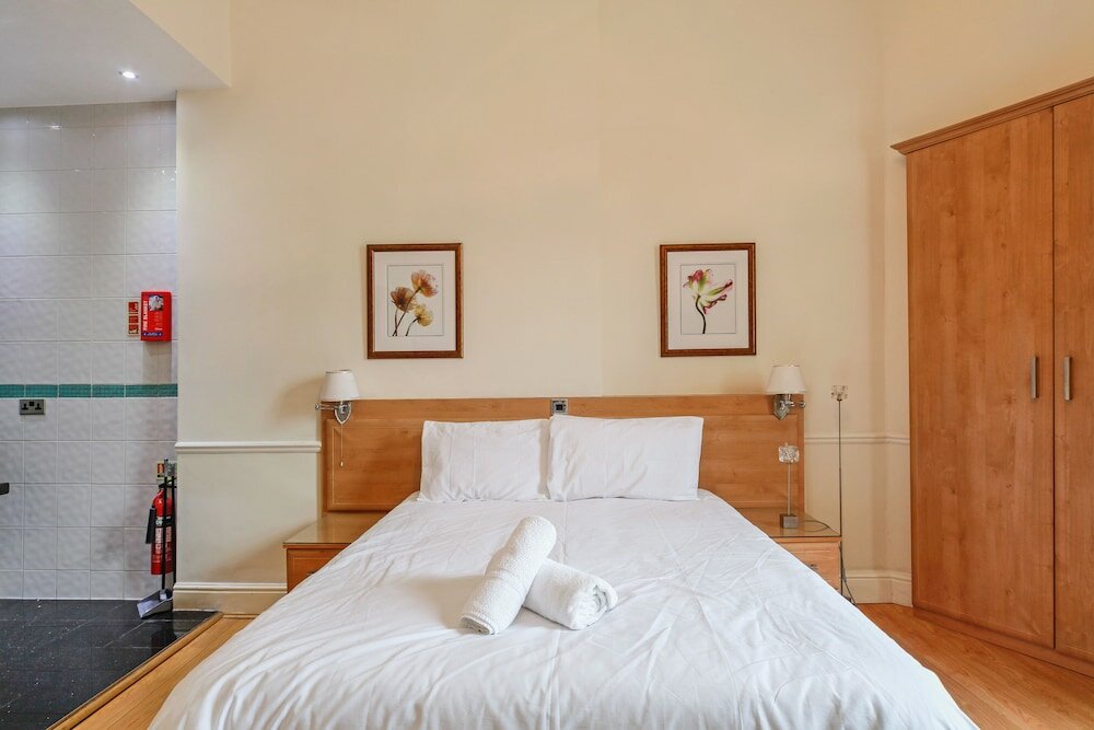 Фото Baker Street Suites