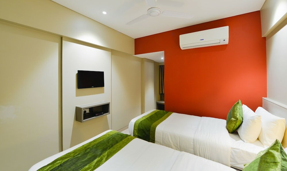 Фото Treebo swastik