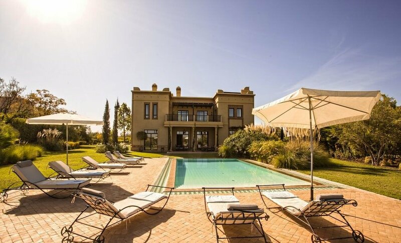 Гостиница Villa avec piscine privée et Golf