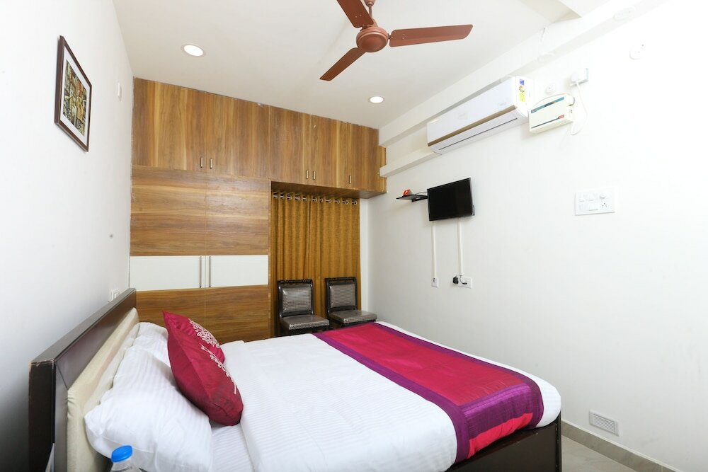 Фото Oyo 10701 Moukthi Apartment