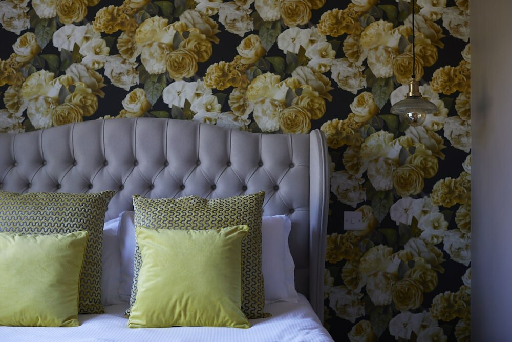 Фото Horse and Groom