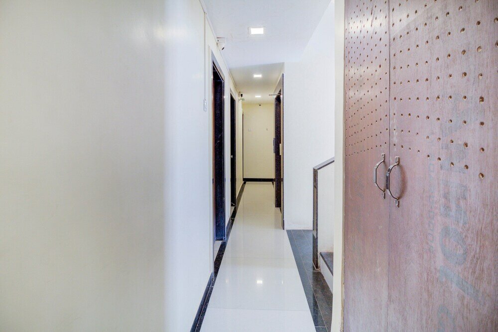 Фото Hotel Girgaon Palace