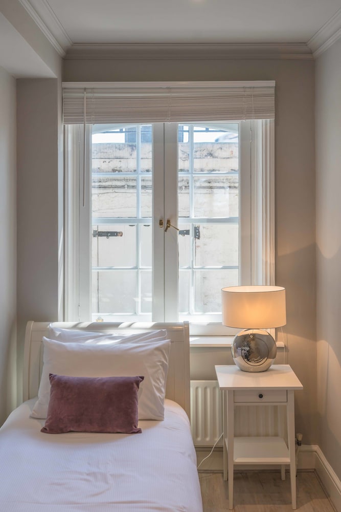 Фото Stunning house in Chelsea