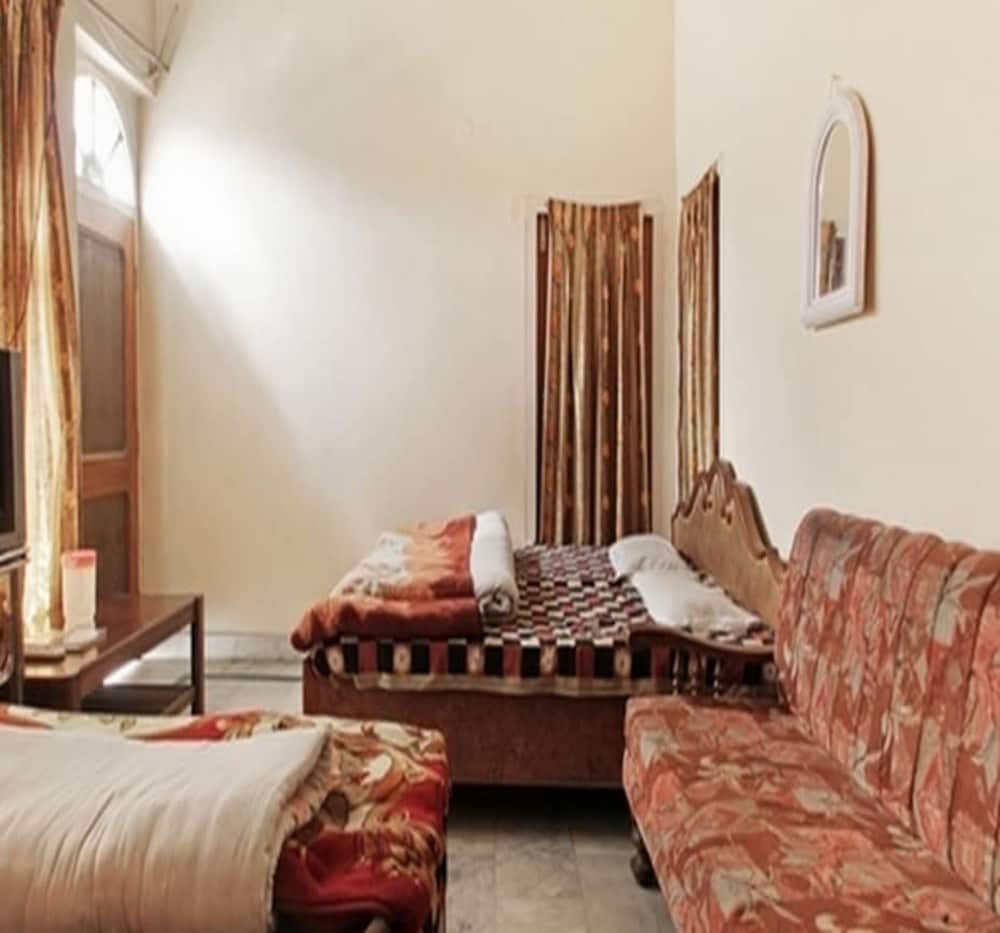 Фото Hotel Kaanchan