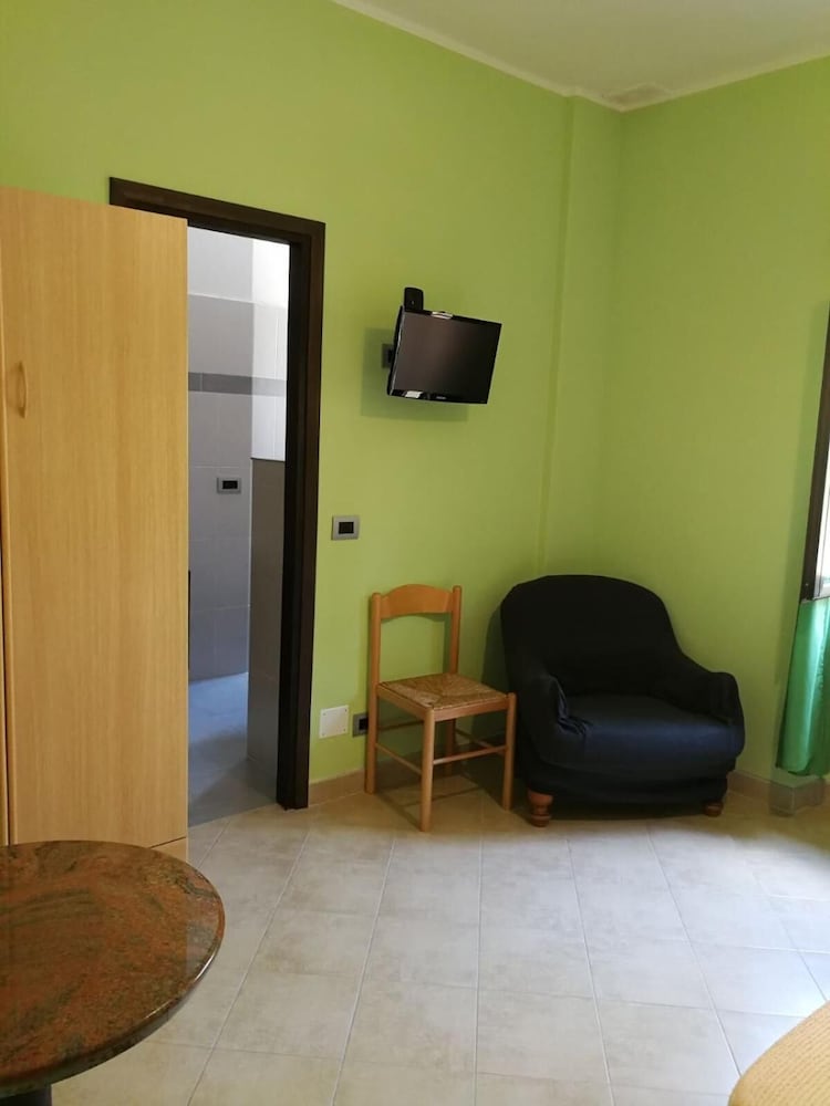 Фото Battle of Britain Hotel