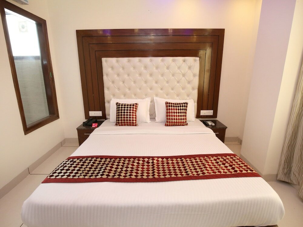 Фото Oyo 9420 Hotel Silver Palm