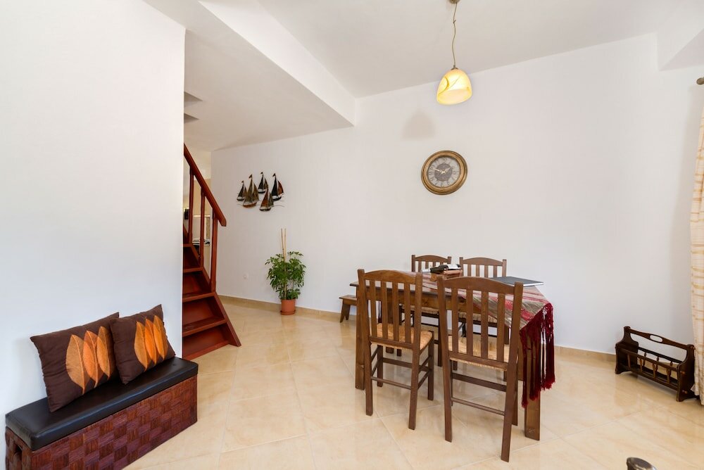 Фото Aspalathos Suites