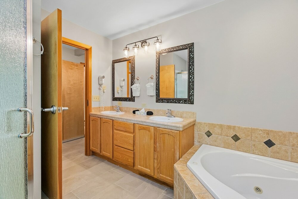 Фото Dasha's Snowboard Track - Icicle Village