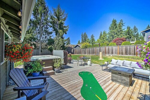 Гостиница Modern Gem w Beautiful Backyard & Hot Tub! в Такоме