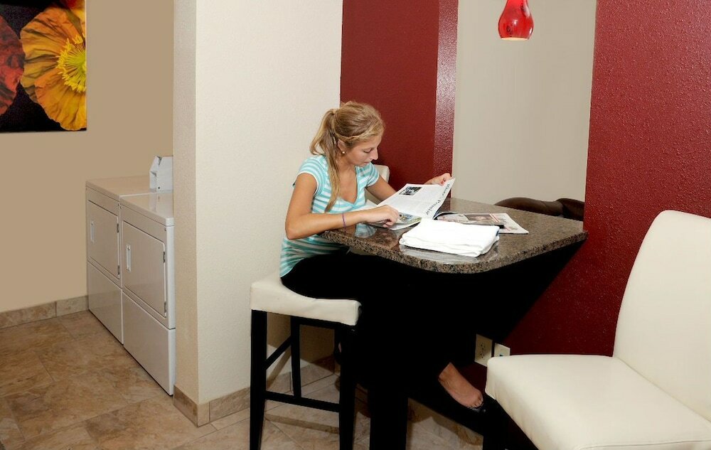 Фото Holiday Inn Hotel & Suites Charleston West, an Ihg Hotel