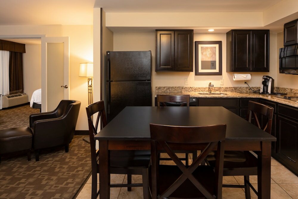 Фото Holiday Inn Hotel & Suites Charleston West, an Ihg Hotel