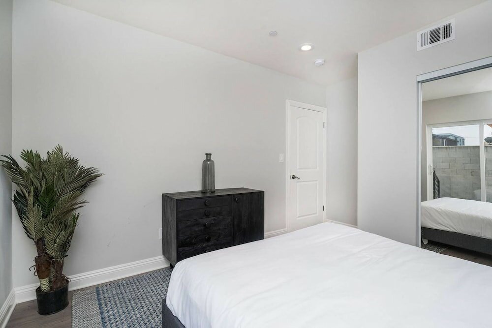 Фото Brand New Modern Luxury 3bdr Townhome In Silver Lake