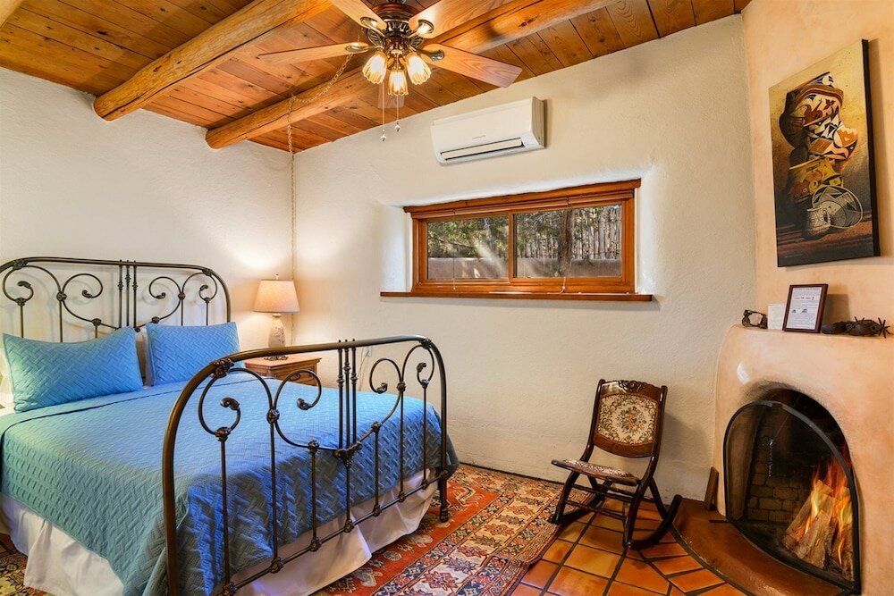 Фото Hummingbird - Spectacular Views, Stunning East Side Home, Walk to Canyon Rd