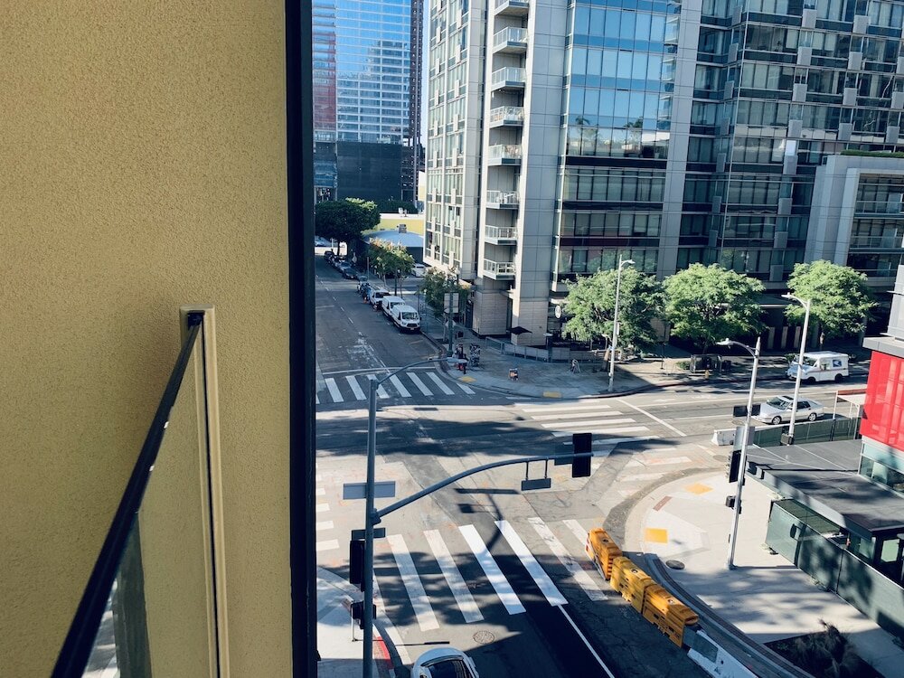 Фото New Lyfe Finest Luxury Apartment