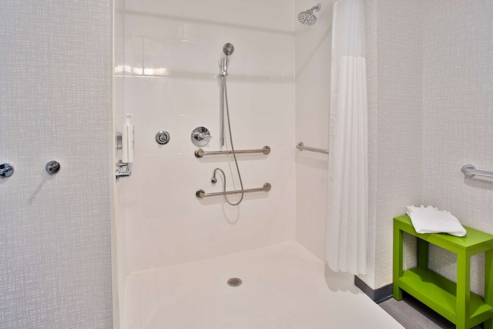 Фото Hampton Inn by Hilton Paris