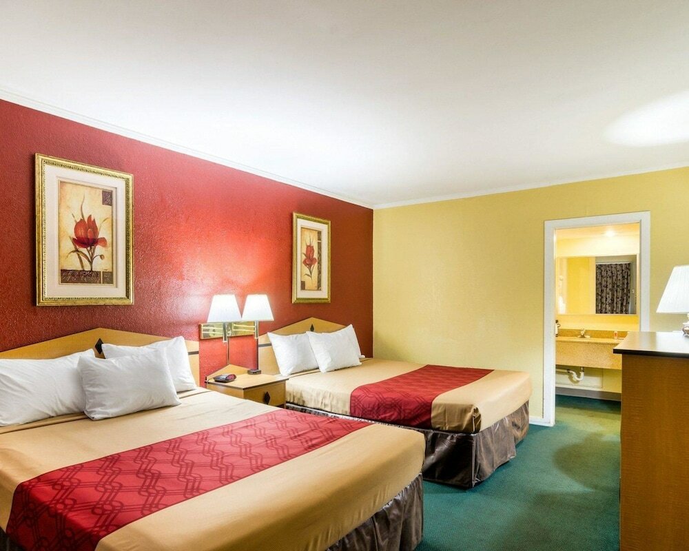 Фото Meadow Acres Inn