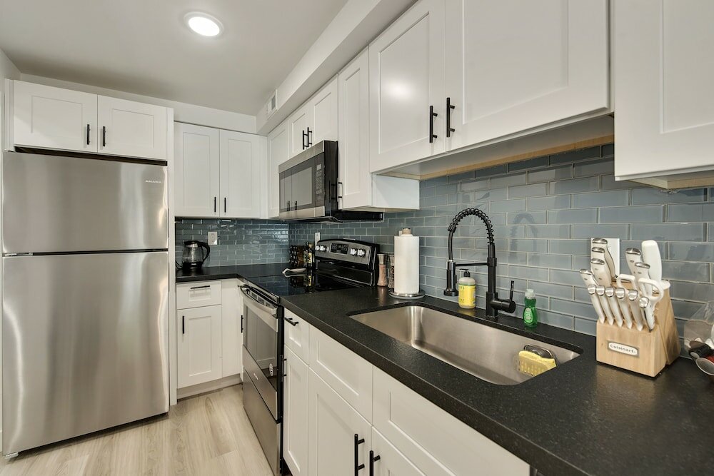 Фото Loren at The Sophia Heated Pool Gym