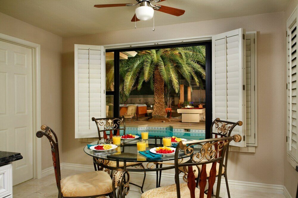 Фото Az Oasis! Heated Pool & SPA - Sport Court & Putting Greens Pool Table & Games!