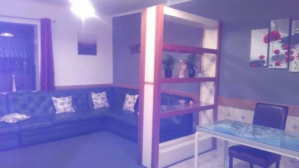 Фото Piwaka Lodge and Backpackers