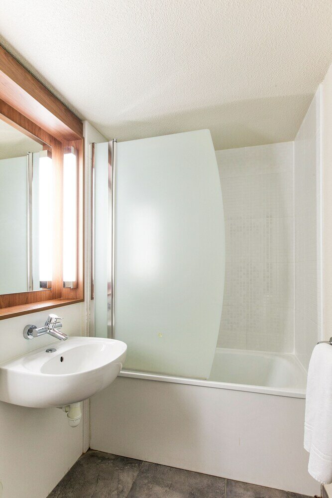 Фото Campanile Poitiers Sud - Aéroport