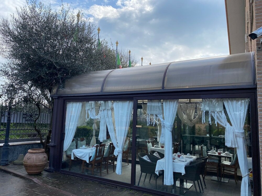 Фото Euro House Inn Airport Hotel & Residence