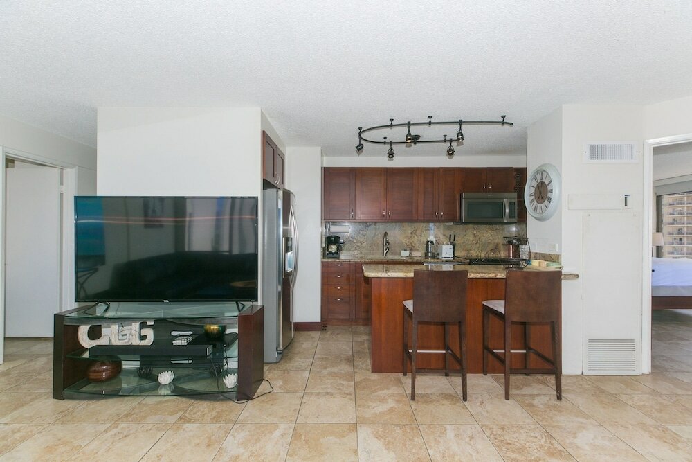 Фото Two Bedroom Discovery Bay High Rise Condos with Lanai & Gorgeous Views