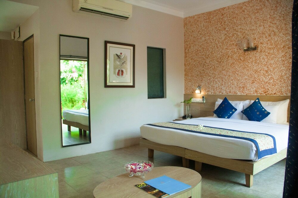 Фото Whispering Palms Beach Resort