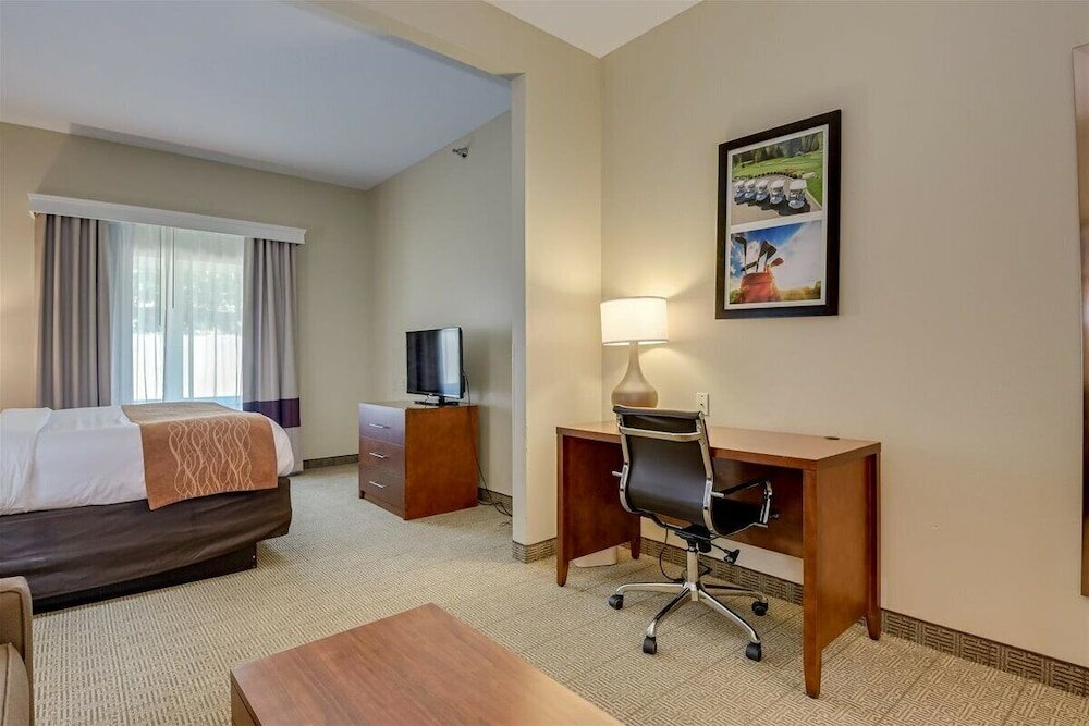 Фото Comfort Inn & Suites