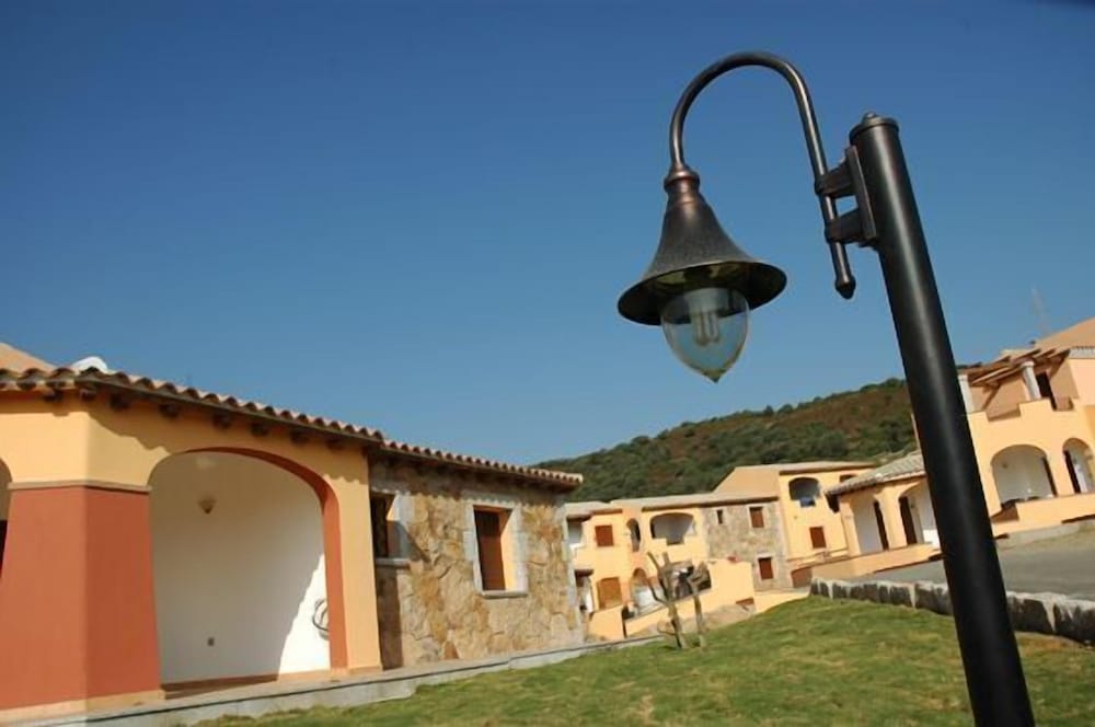 Фото Albergo Residenziale Li Troni