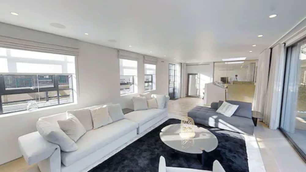 Фото Luxury Royalty Mews