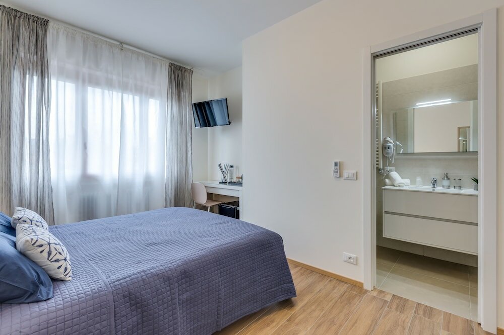 Фото Rooms Vidar Train station