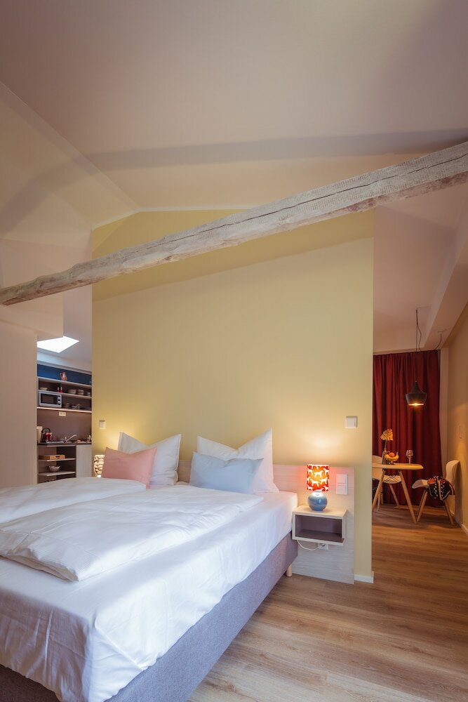 Фото Little Suite Apartments