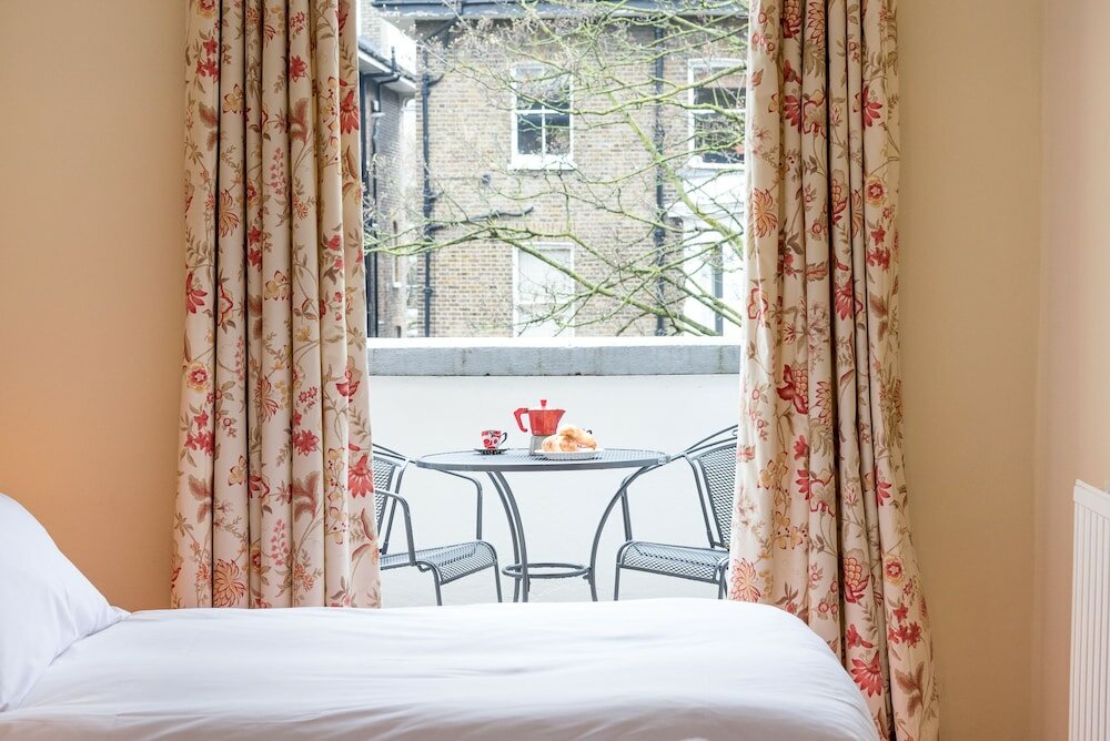 Фото A Place Like Home - 2 Bedroom Apartment in Chelsea