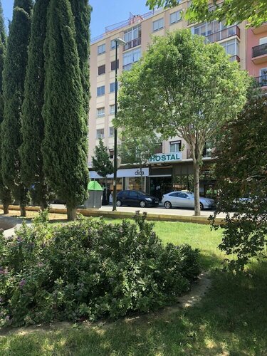 Гостиница Hostal Cumbre в Сарагосе