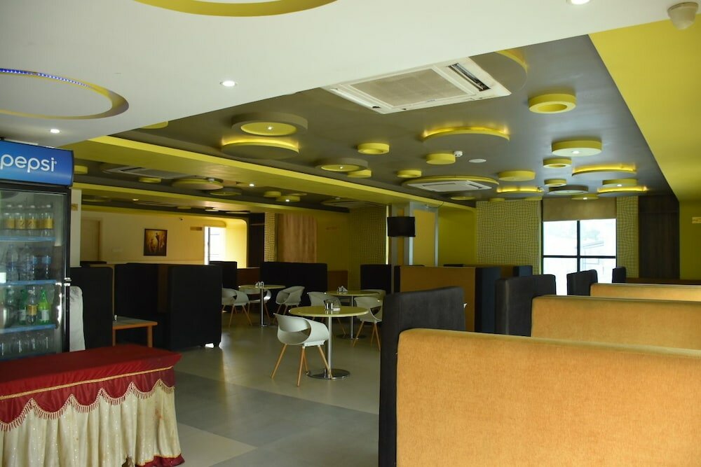 Фото Hotel Rsr Residency